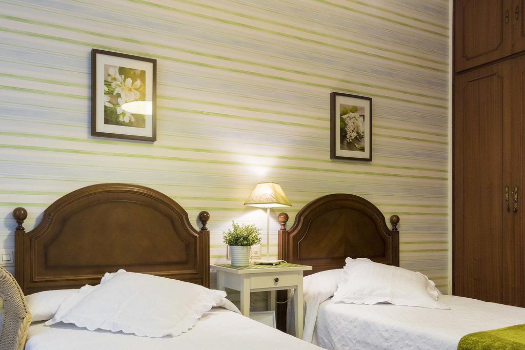 Hostal La Carballinesa 圣地亚哥－德孔波斯特拉 外观 照片