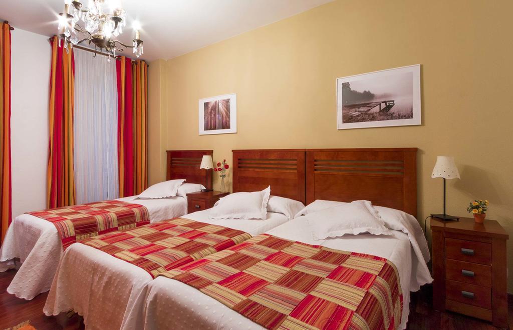 Hostal La Carballinesa 圣地亚哥－德孔波斯特拉 外观 照片