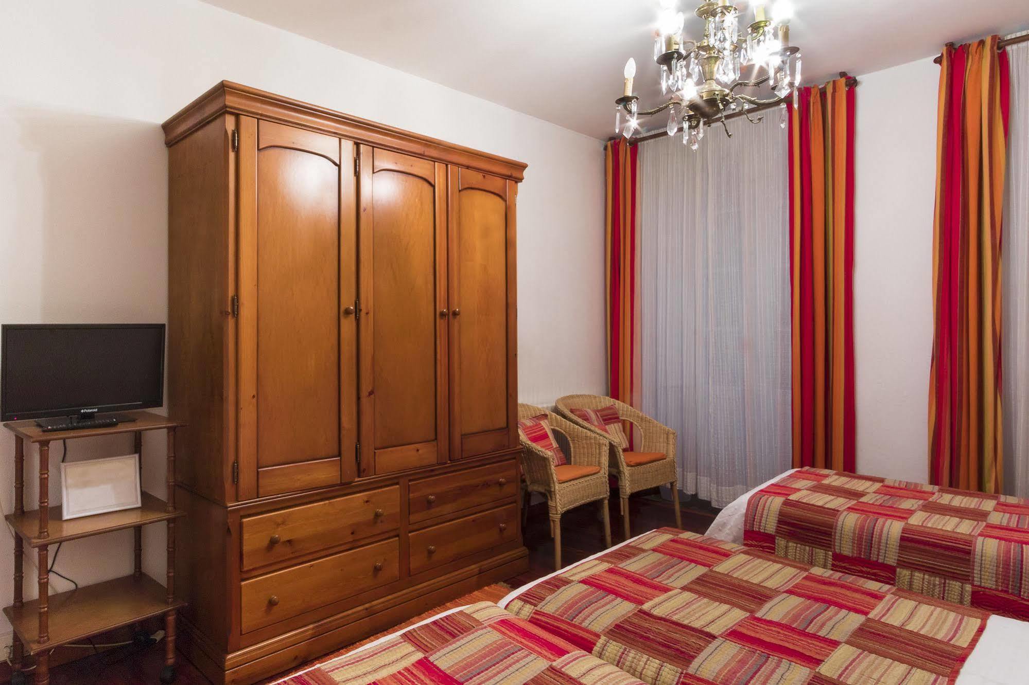 Hostal La Carballinesa 圣地亚哥－德孔波斯特拉 外观 照片