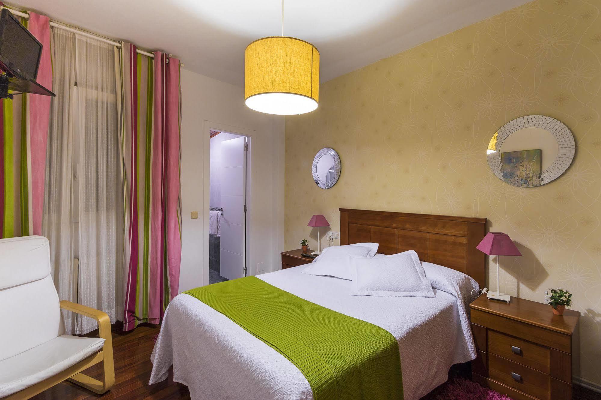 Hostal La Carballinesa 圣地亚哥－德孔波斯特拉 外观 照片
