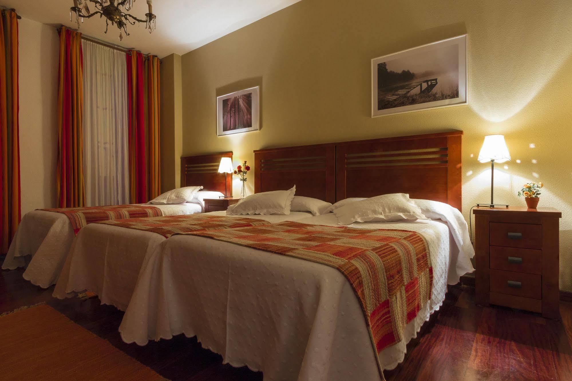Hostal La Carballinesa 圣地亚哥－德孔波斯特拉 外观 照片