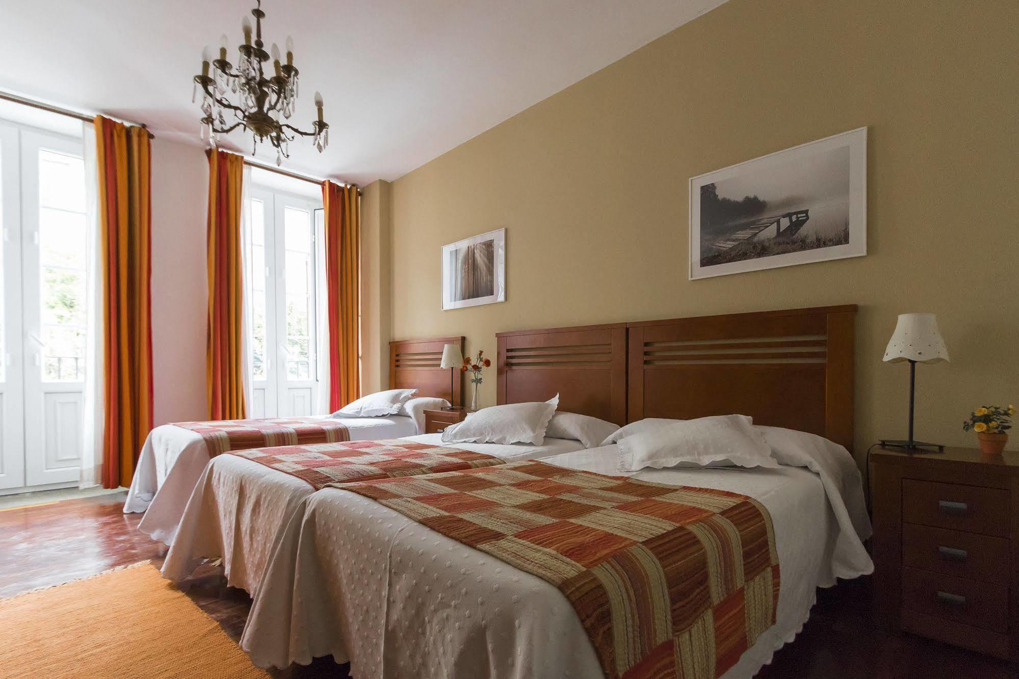 Hostal La Carballinesa 圣地亚哥－德孔波斯特拉 外观 照片