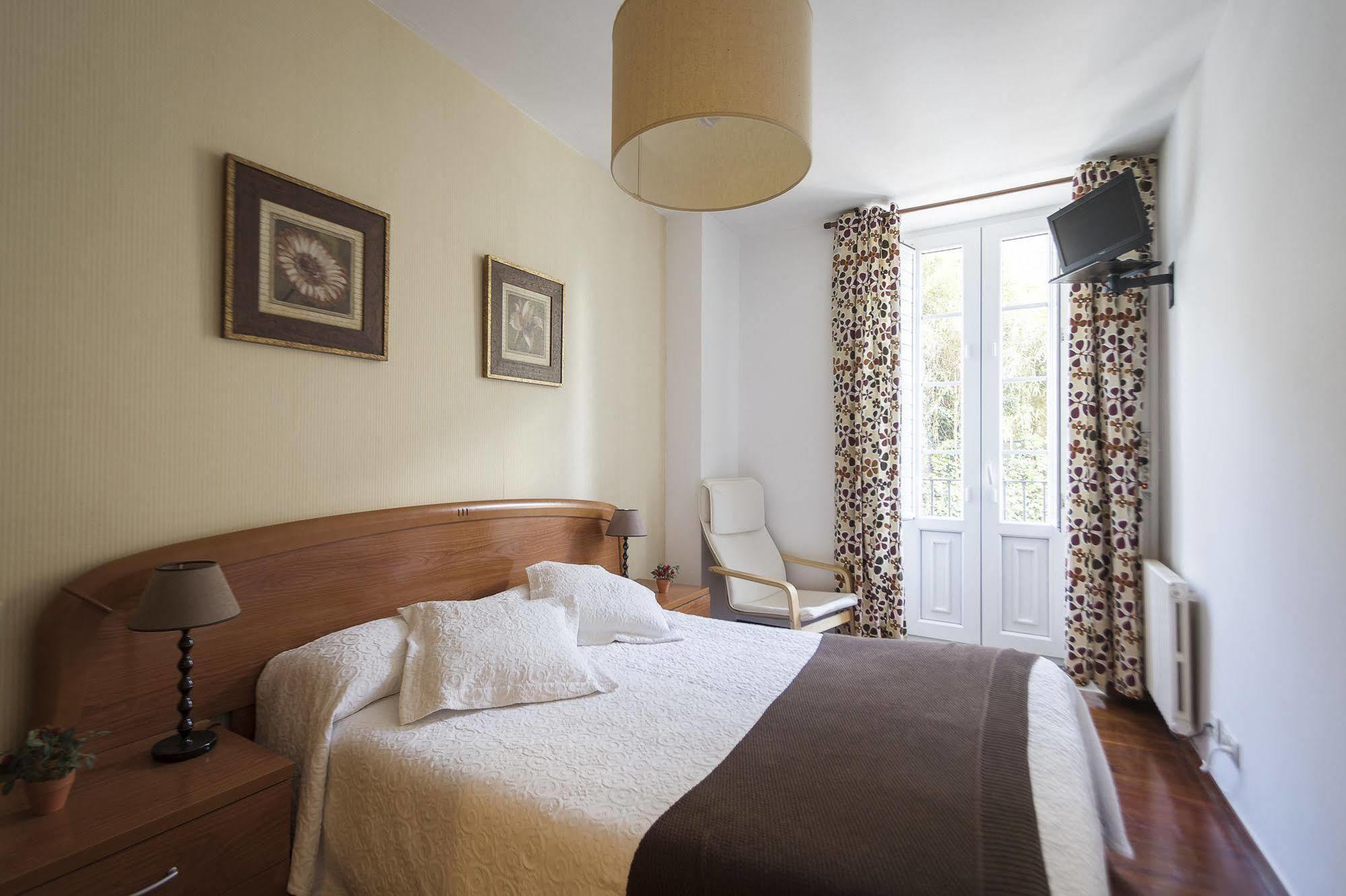 Hostal La Carballinesa 圣地亚哥－德孔波斯特拉 外观 照片